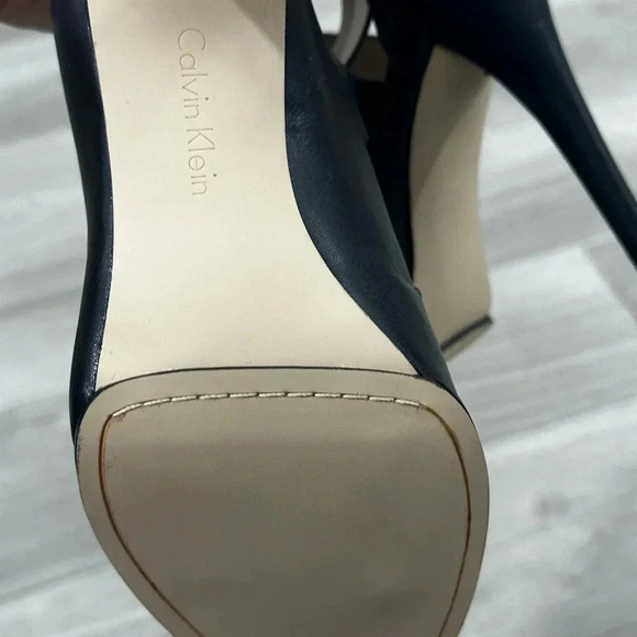 Calvin Klein Bootie Size 7.5M - Picture 6 of 7